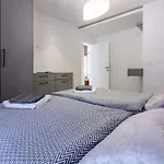 In 42446 شقة *
