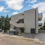 In 42446 아파트 크리크베니카