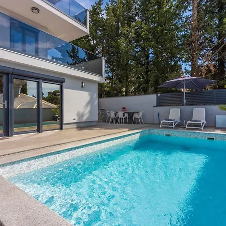 In 42446 * Crikvenica